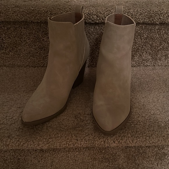 SOLD‼️Beige boots with wooden heel - Picture 5 of 6